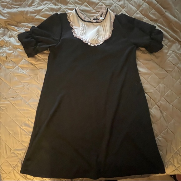 Cute, simple black dress - Picture 2 of 6